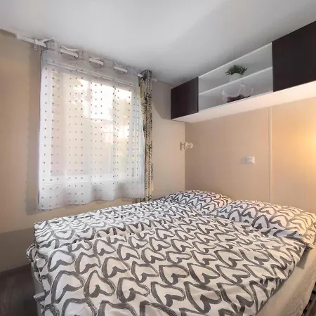 Laurahaus * Ντέτσιν